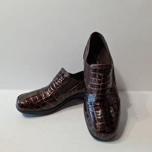 Clarks Brown Bendables Faux Croc Preppy Academia Comfort Slip On Shoes Size 7